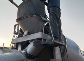 Разгрузка бетона на объекте